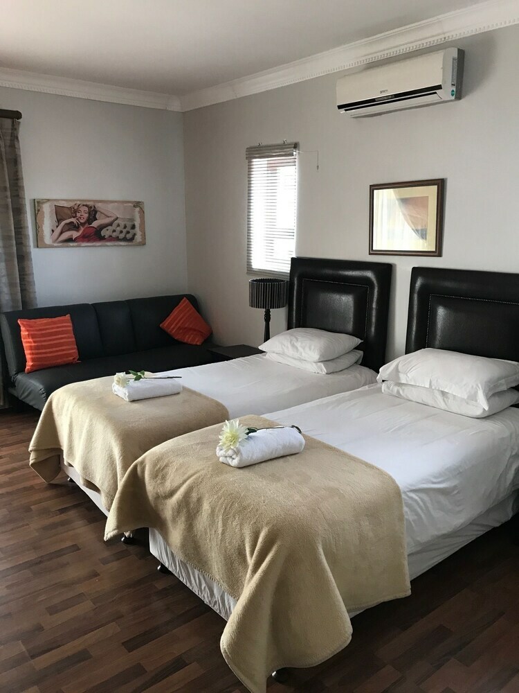 Hotel Albatross Guest House
