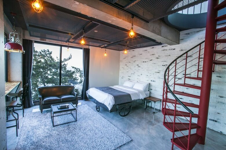 Hotel Yeosoo Art Land