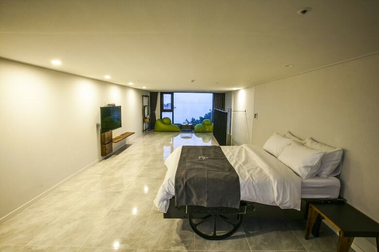 Hotel Yeosoo Art Land