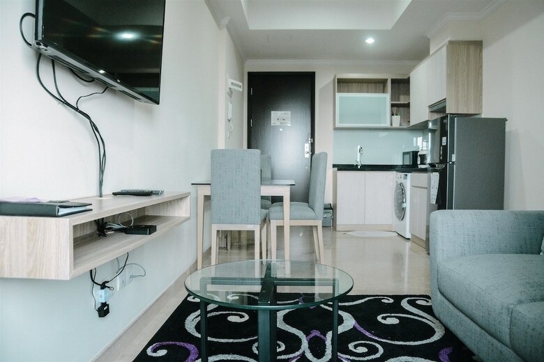 2br Deluxe And Modern Menteng Park Apartment