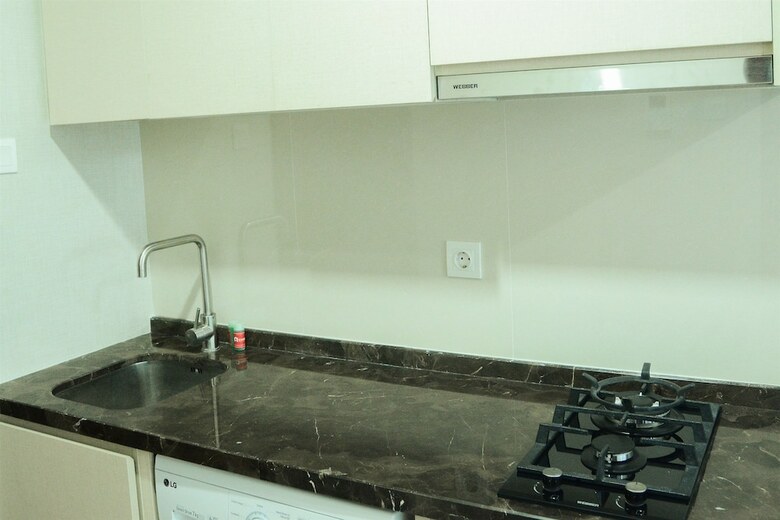 Modern City View Studio Apartment At Puri Mansion