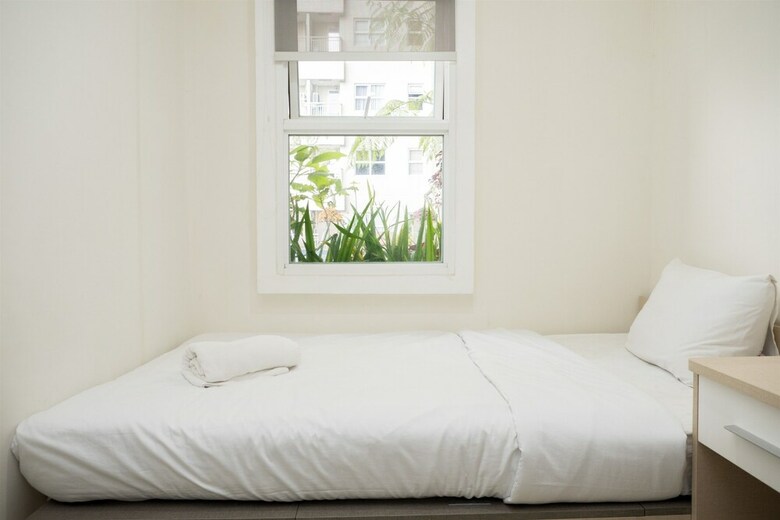 Modern 2br Apartment At Parahyangan Residence