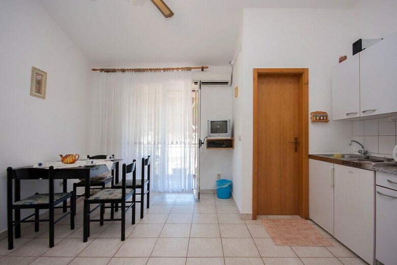 Apartments Maretic