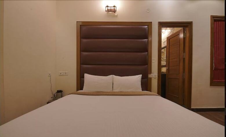 Dippy's The Boutique Hotel