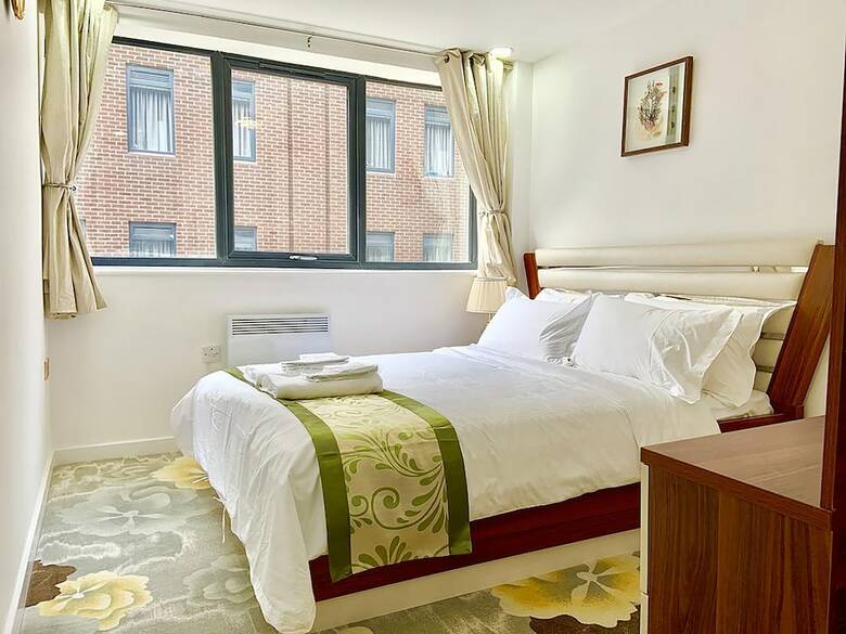 Queen Stay Apartments