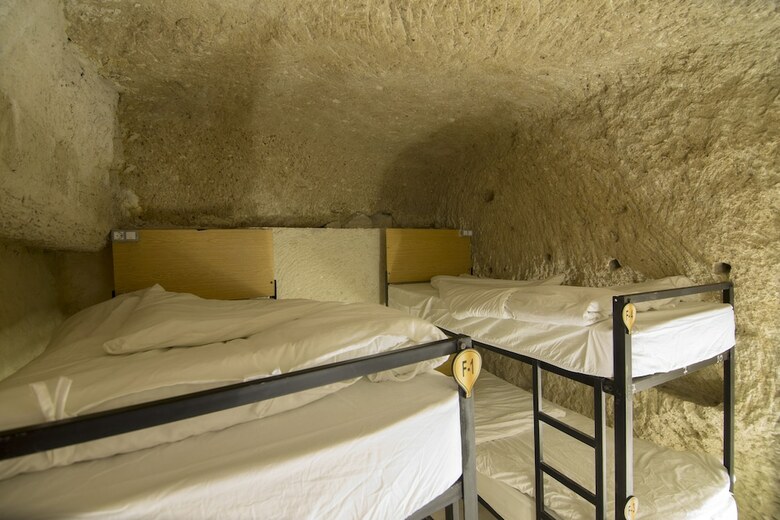 Hostal Kamelya Cave Hostel - Adults Only