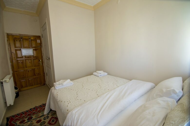 Hostal Kamelya Cave Hostel - Adults Only