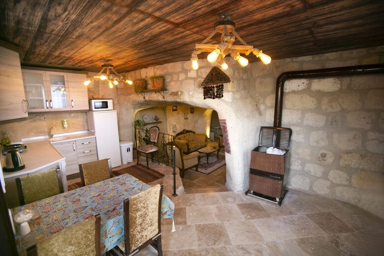 Hostal Kamelya Cave Hostel - Adults Only