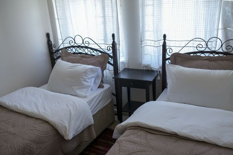 Hostal Kamelya Cave Hostel - Adults Only
