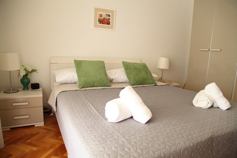 Apartments Brodarica Center