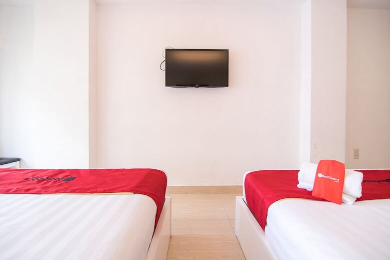 Hotel Reddoorz Plus @ Ben Thanh Market 4
