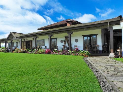 Villa Blanca Cloud Forest Hotel & Nature Reserve