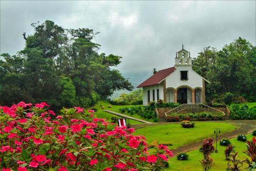 Villa Blanca Cloud Forest Hotel & Nature Reserve