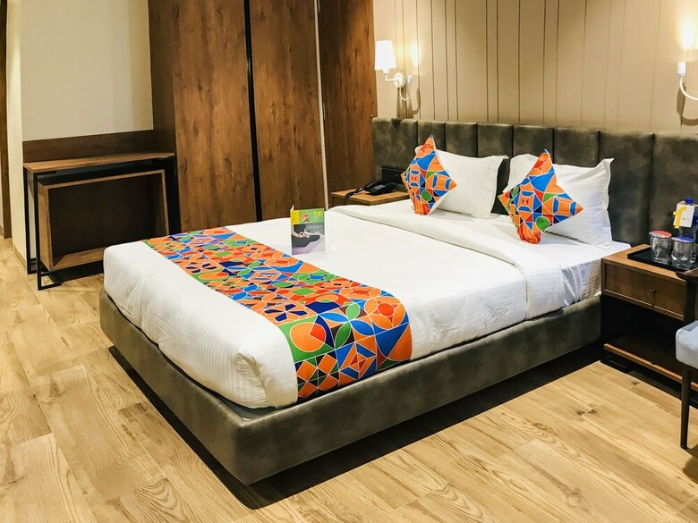 Fabhotel Pinnacle Grand