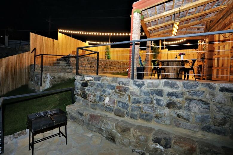 Falcon Apartments - Terrace