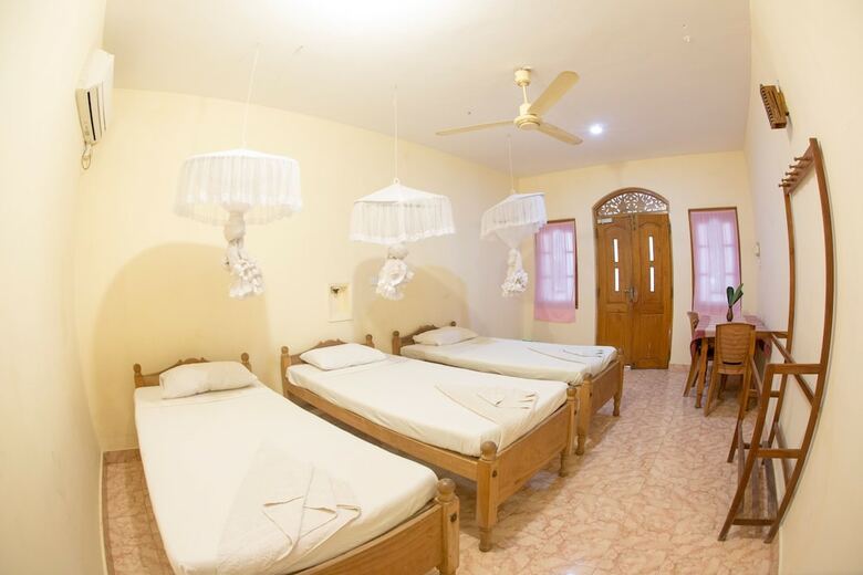 Rupa's Hotel Arugambay