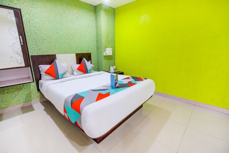 Fabhotel Chirom Palace