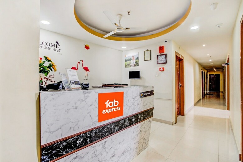 Fabhotel Chirom Palace