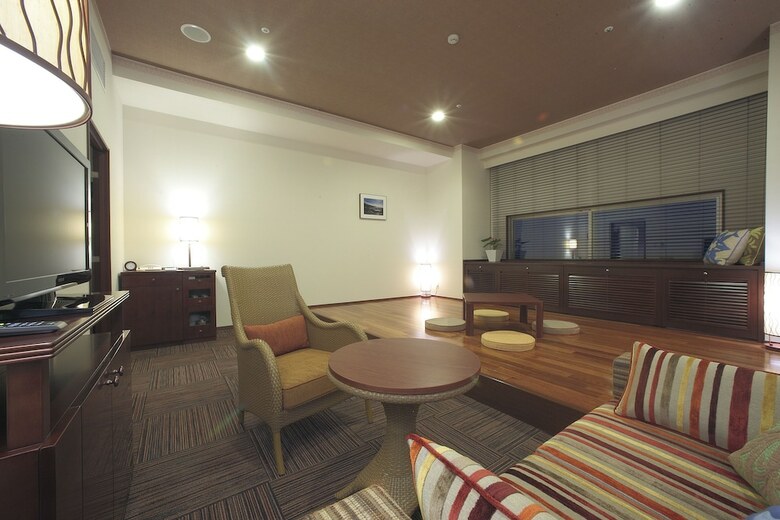 Hotel Spa Resort Hawaiians Monolith Tower