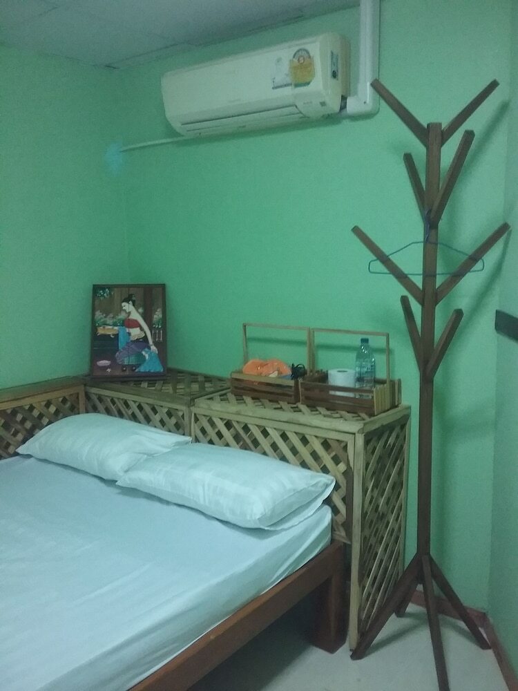 Hostal Arunrat Guesthouse
