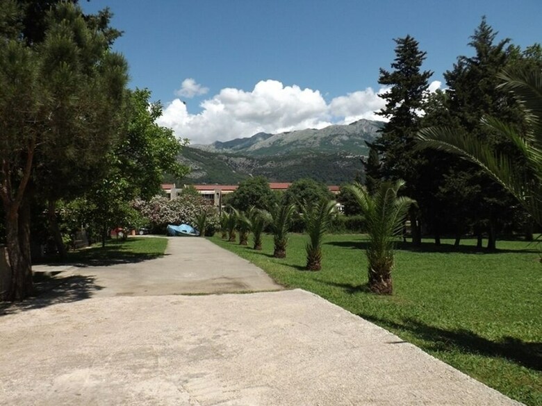 Center Budva Holiday Home