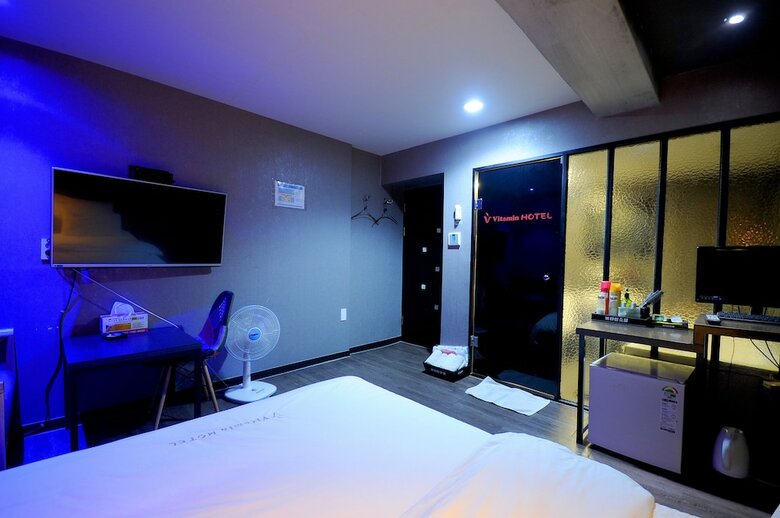 Vitamin Hotel