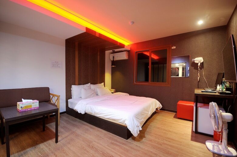 Vitamin Hotel