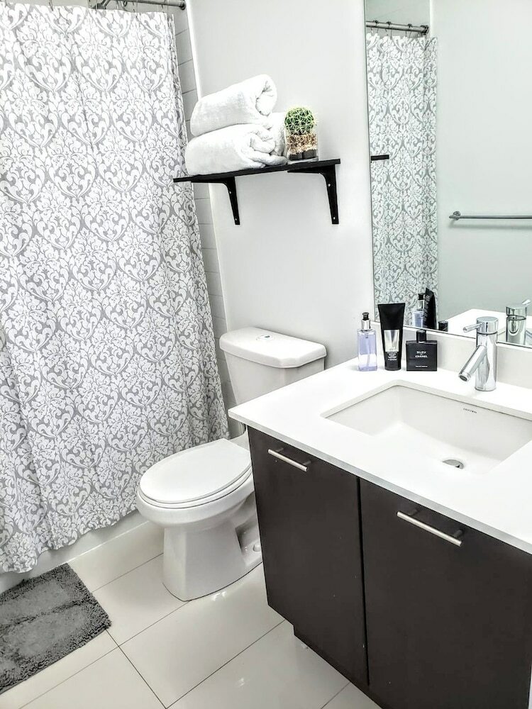 Brand New Cozy Downtown Toronto Suite