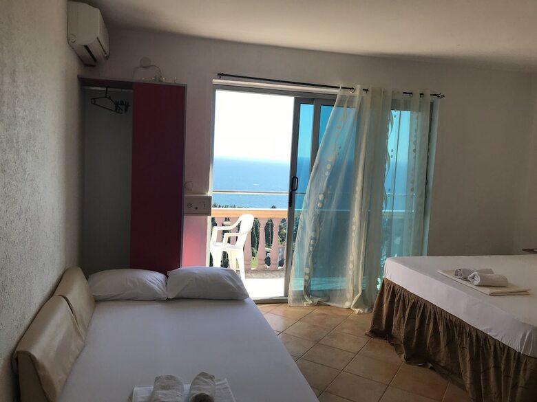 Hotel Apartments & Rooms Castello
