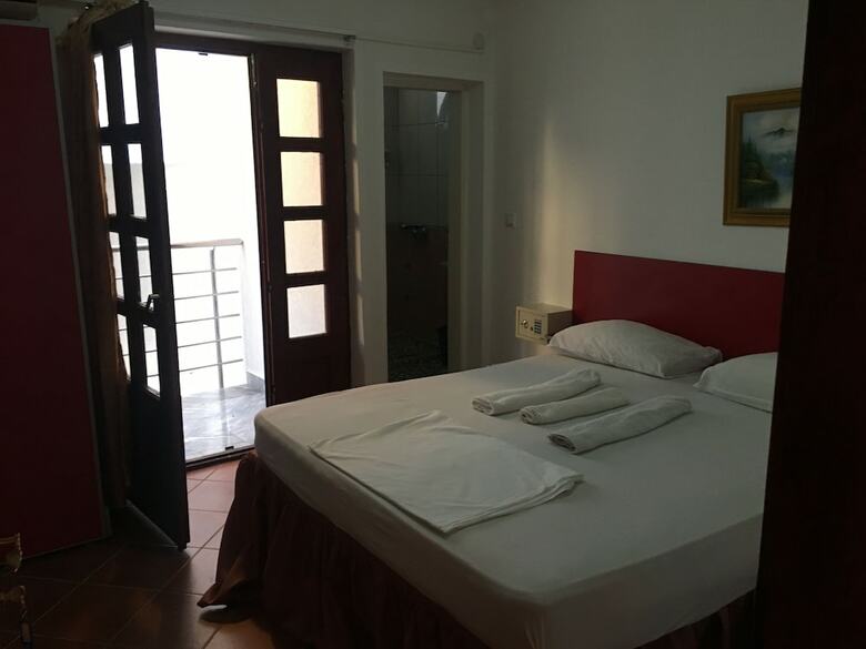 Hotel Apartments & Rooms Castello