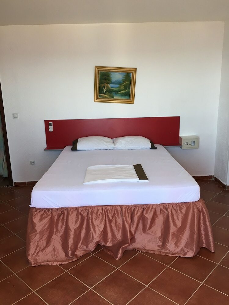 Hotel Apartments & Rooms Castello