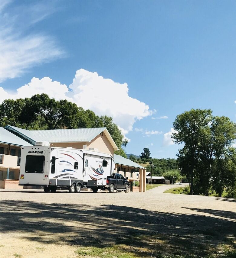Motel El Meson Lodge