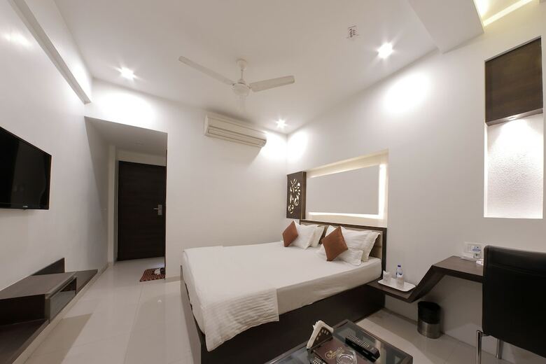 Hotel Summit