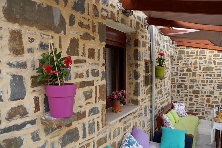 Stavies Traditional Stone House
