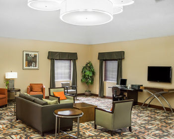 Hotel Comfort Inn & Suites