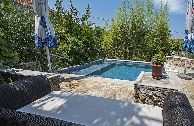 Villa Family House Sutivan
