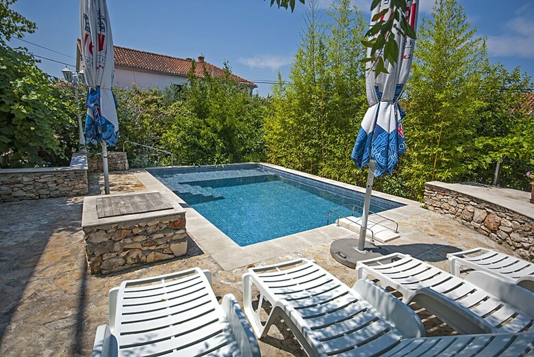 Villa Family House Sutivan