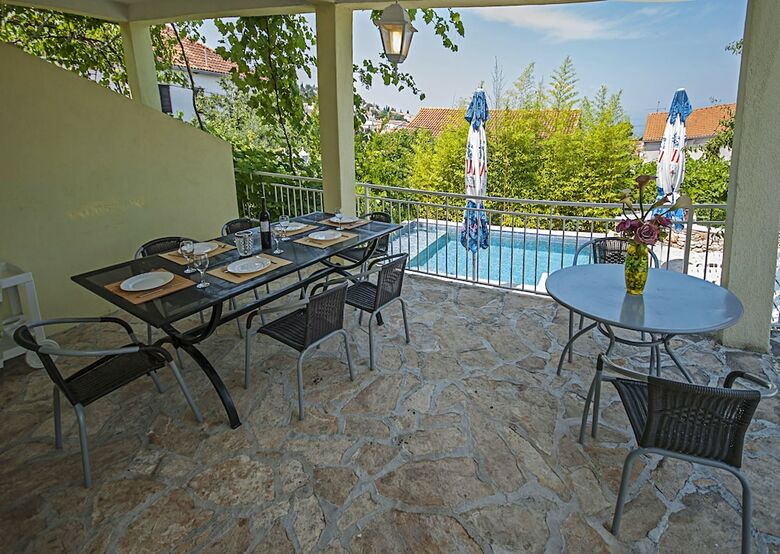 Villa Family House Sutivan