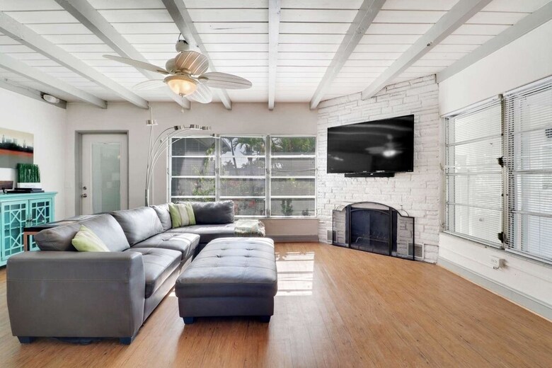 Flamingo Street Bungalow, Walk To Beach