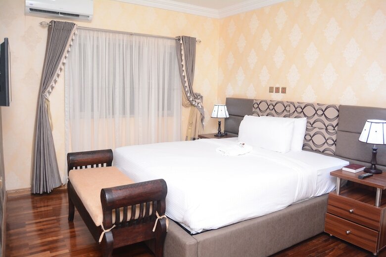 Mahogany Hotel And Suites