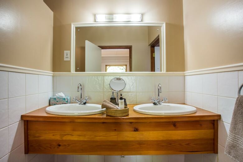 Hotel 88 Baron Van Reede Guesthouse