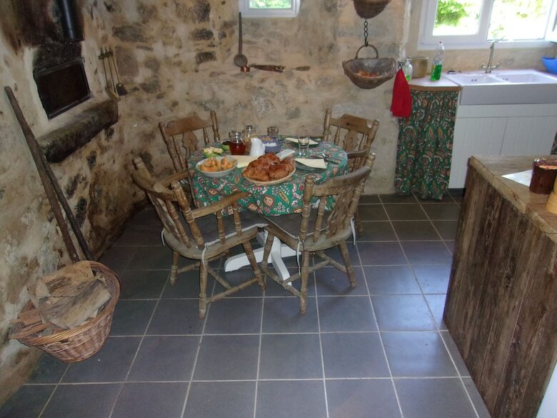 Bed & Breakfast Fortified French Retreat
