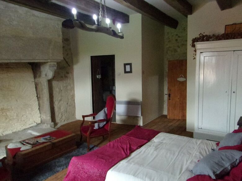 Bed & Breakfast Fortified French Retreat