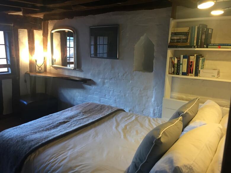Hotel Rooms At No Three - Chameleon House