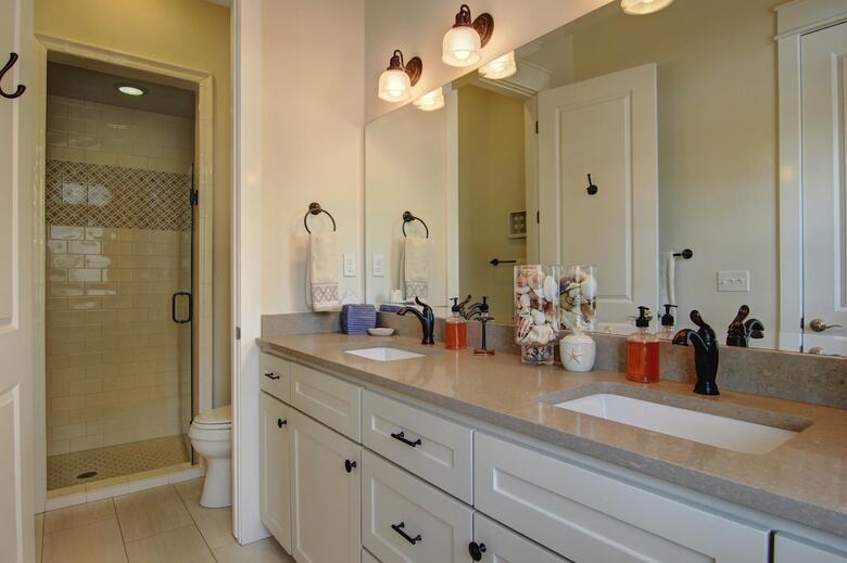 Cinnamon Shore- Lollygag 107 St