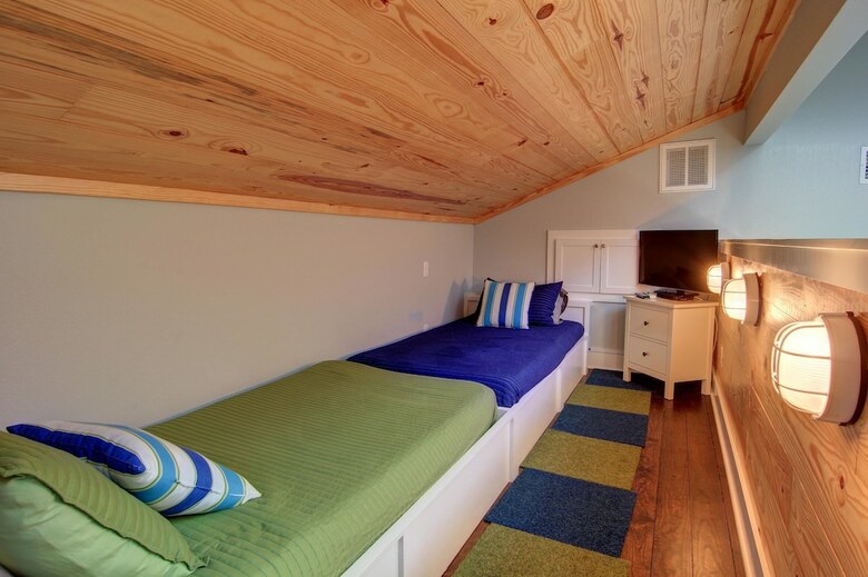 Cinnamon Shore- Seafare 251 Be