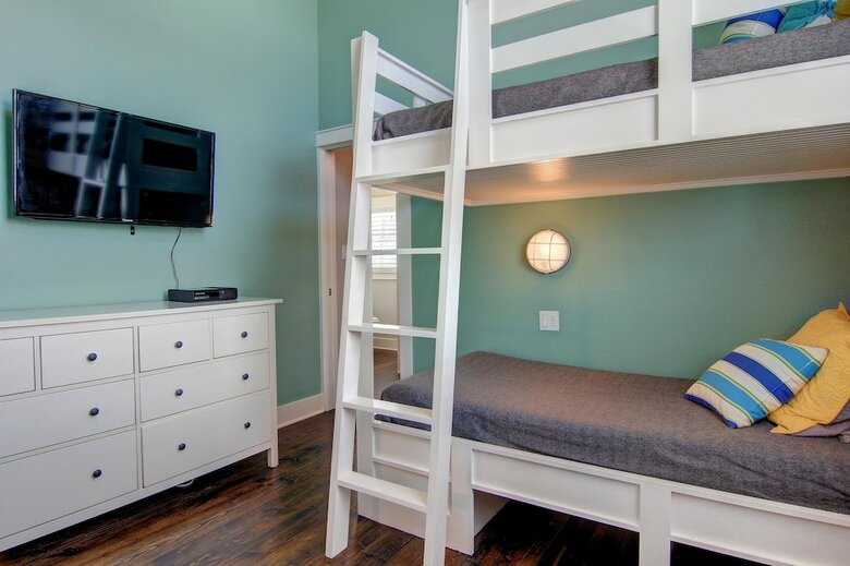Cinnamon Shore- Seafare 251 Be