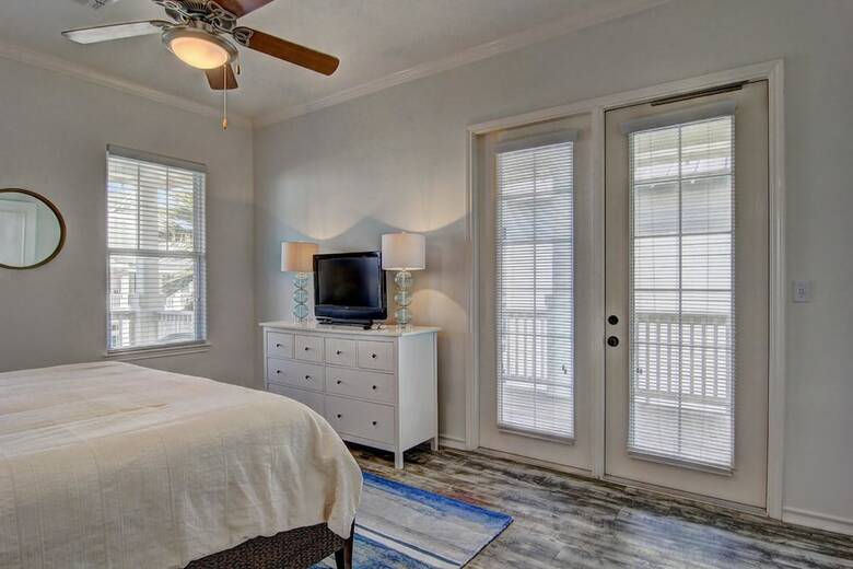Cinnamon Shore- The Love Shack 116 St