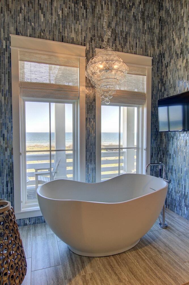 Cinnamon Shore- Barefoot Beach 236 Se
