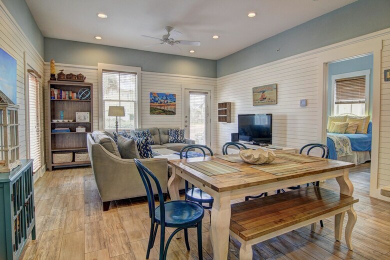 Cinnamon Shore- Watercolor Bungalow Tc 2101